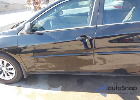 2015 Toyota Camry Le z USA, uszkodzony, nr VIN 4T4BF1FK2FR476016